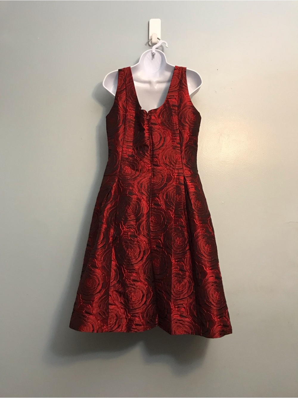 Carmen Marc Valvo Red Floral Jacquard Midi Dress - Picture 15 of 15